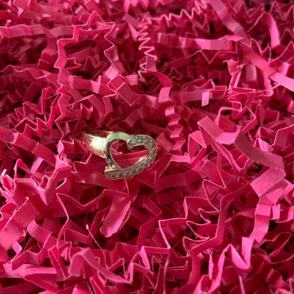 A heart gold ring